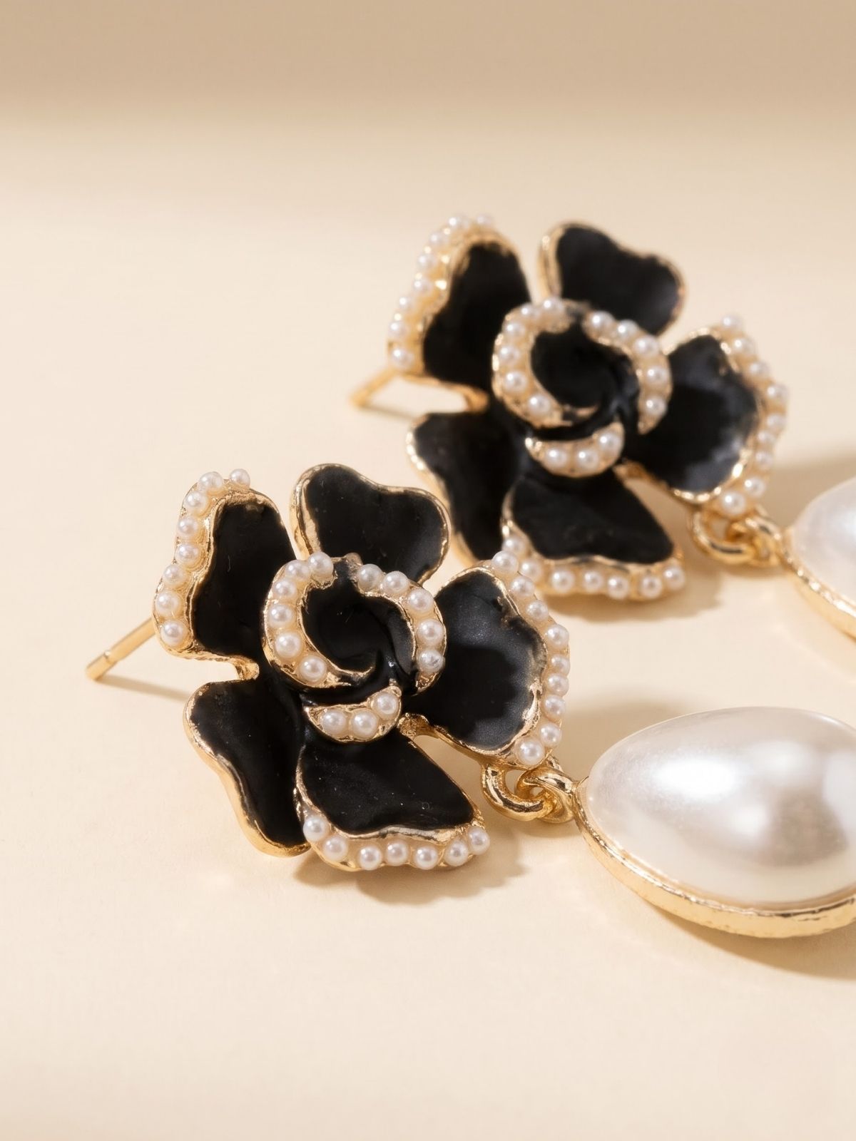 Noire Pearl Bloom Earrings