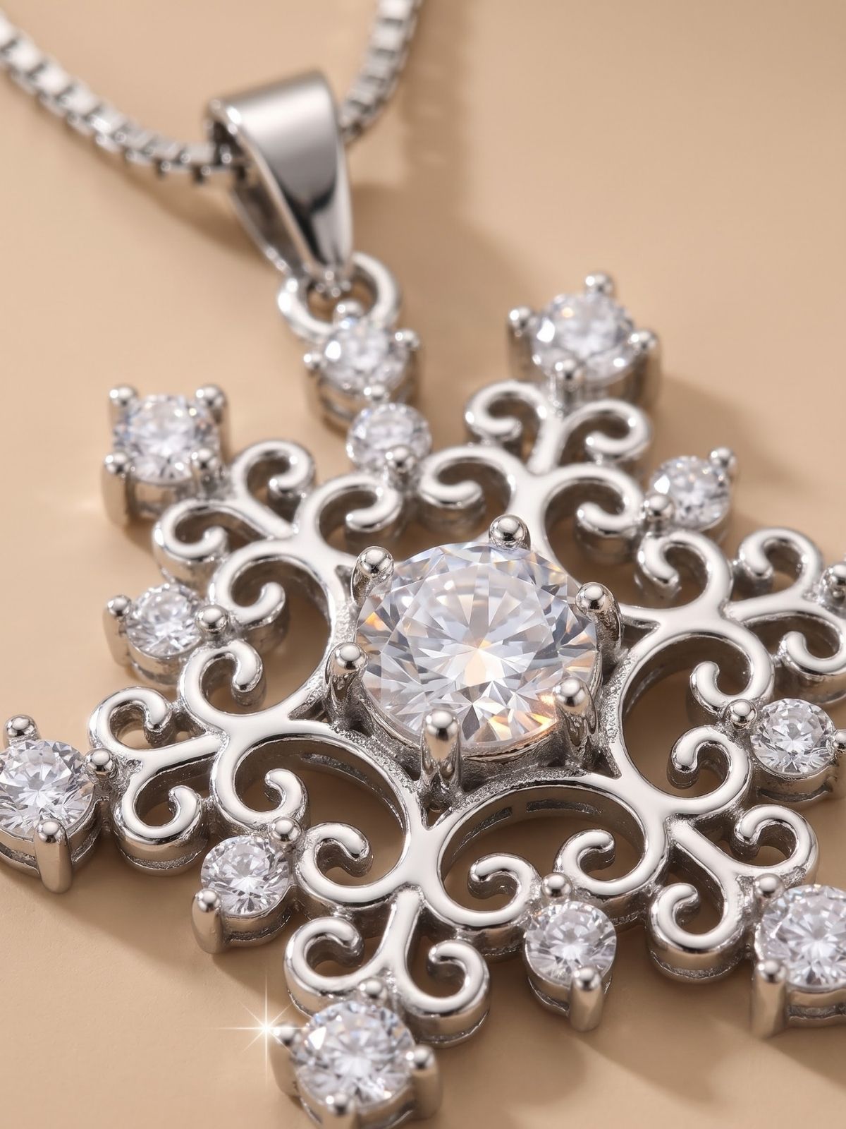 Elaris Crystal Pendant