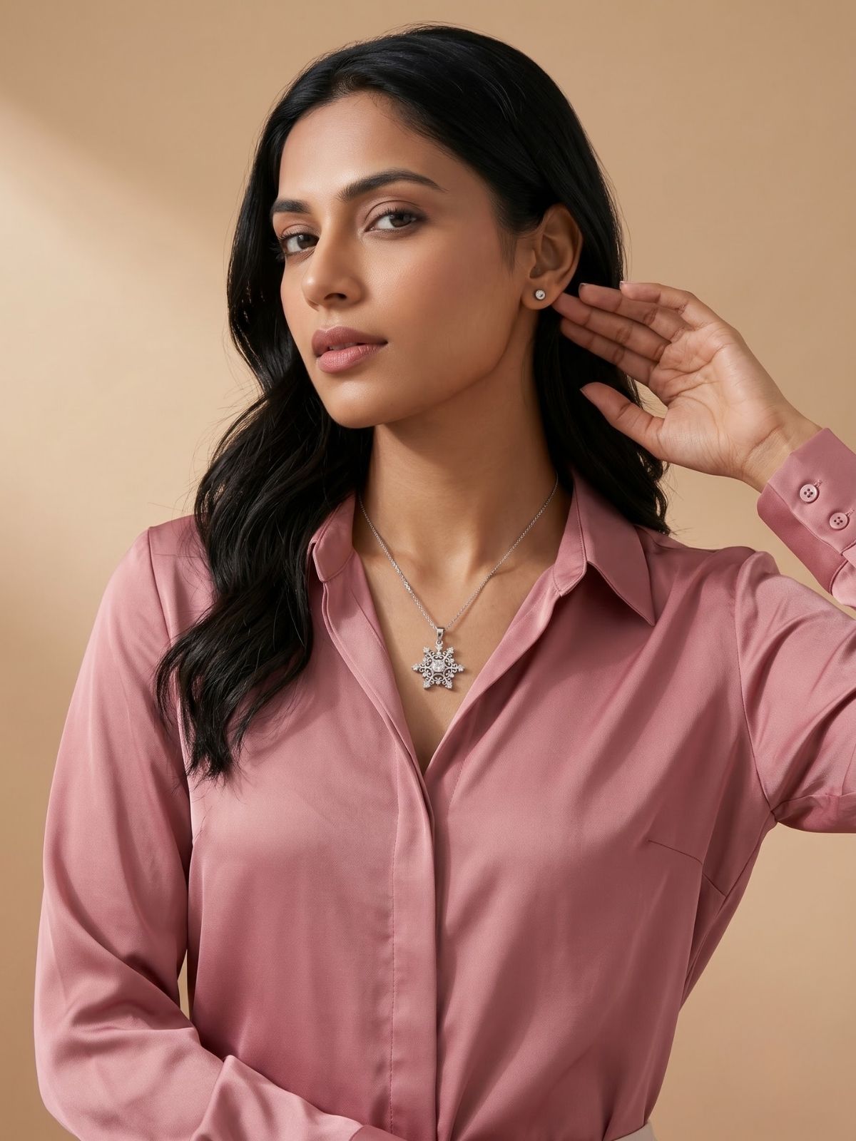 Elaris Crystal Pendant