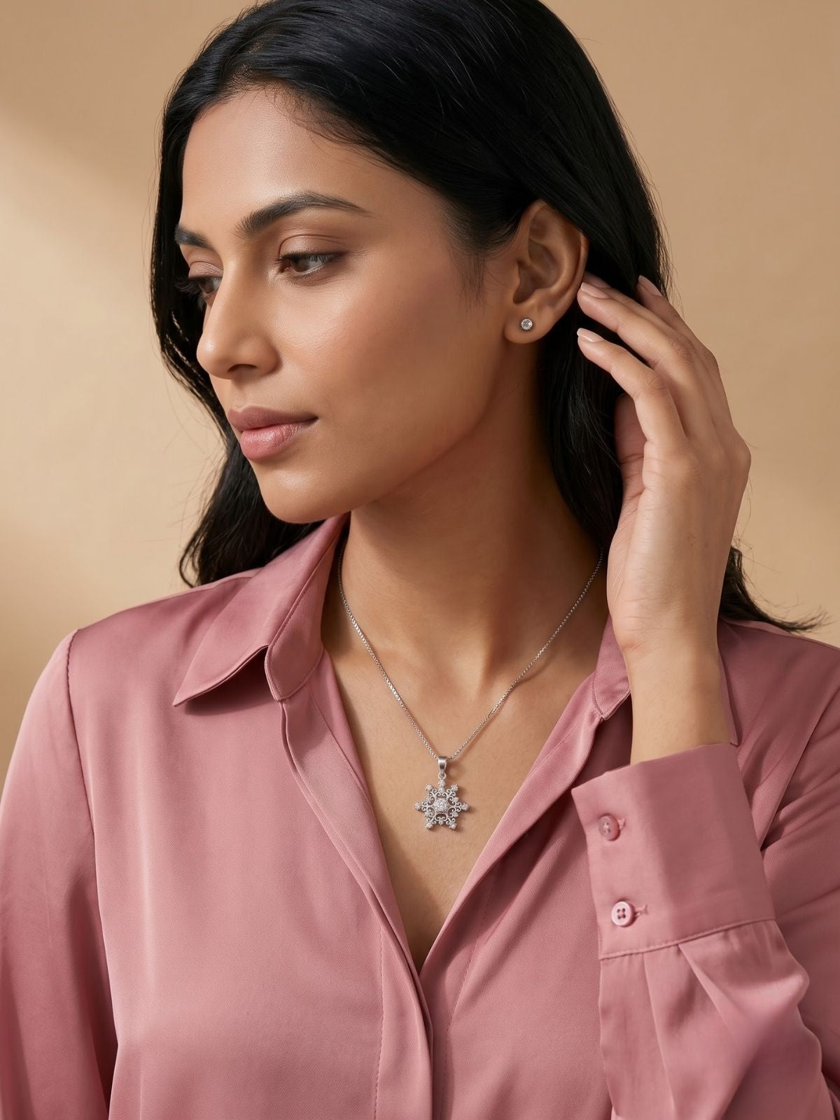 Elaris Crystal Pendant